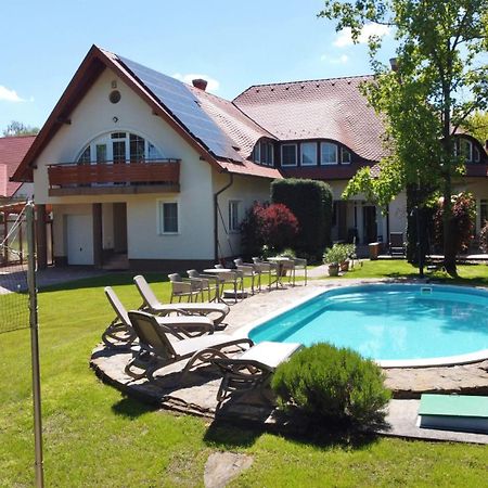 Kuenszler Apartmanhaz Zamárdi エクステリア 写真