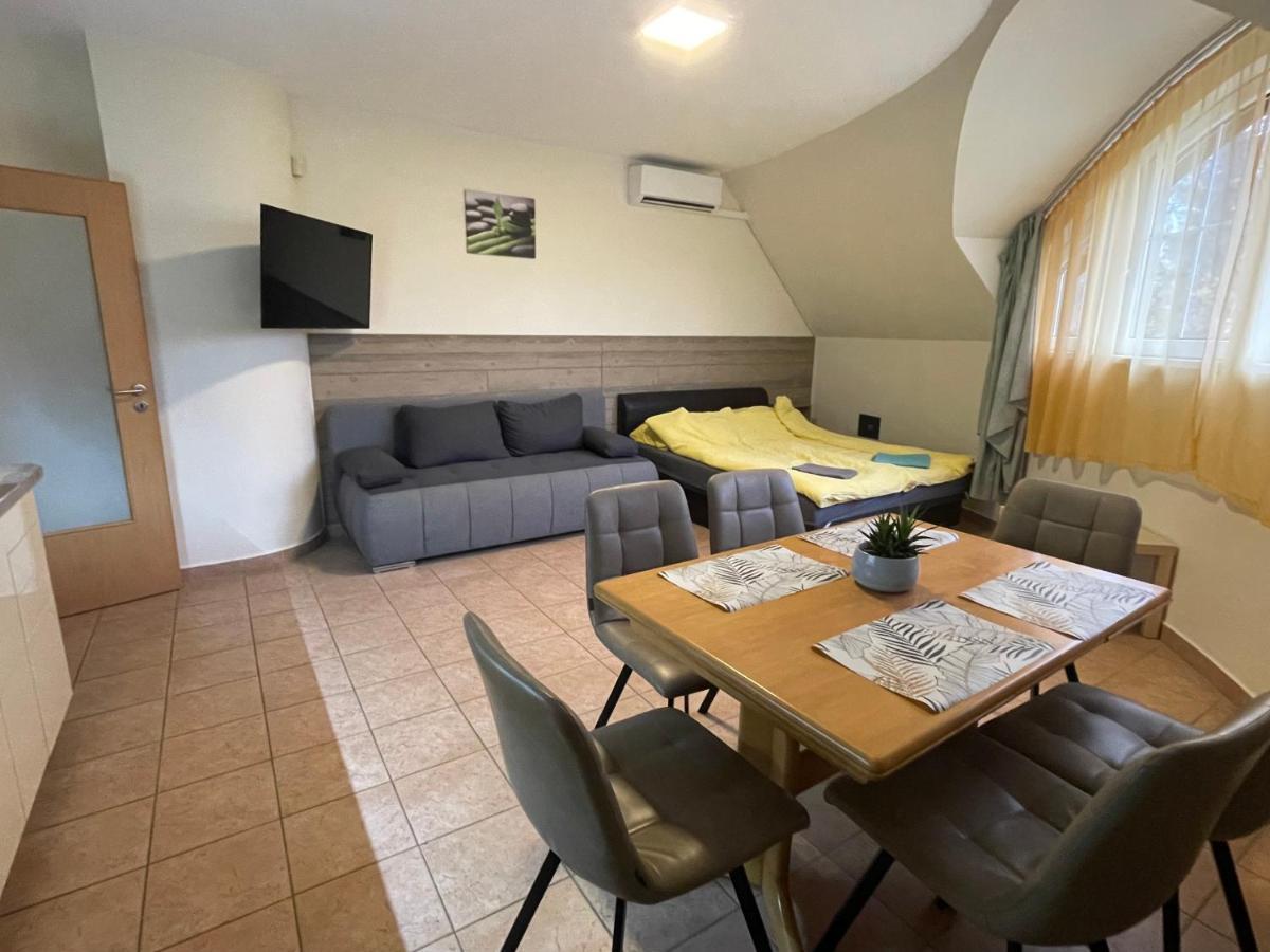 Kuenszler Apartmanhaz Zamárdi エクステリア 写真